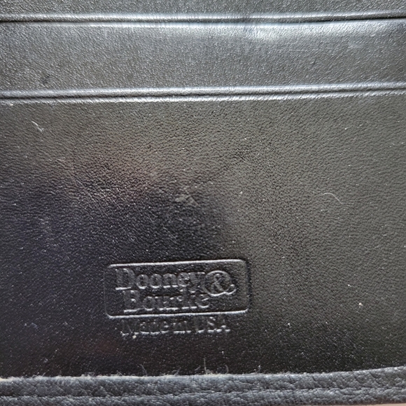 SOLD-Dooney & Bourke Vintage Black Leather Wallet/ Billfold - Picture 3 of 7